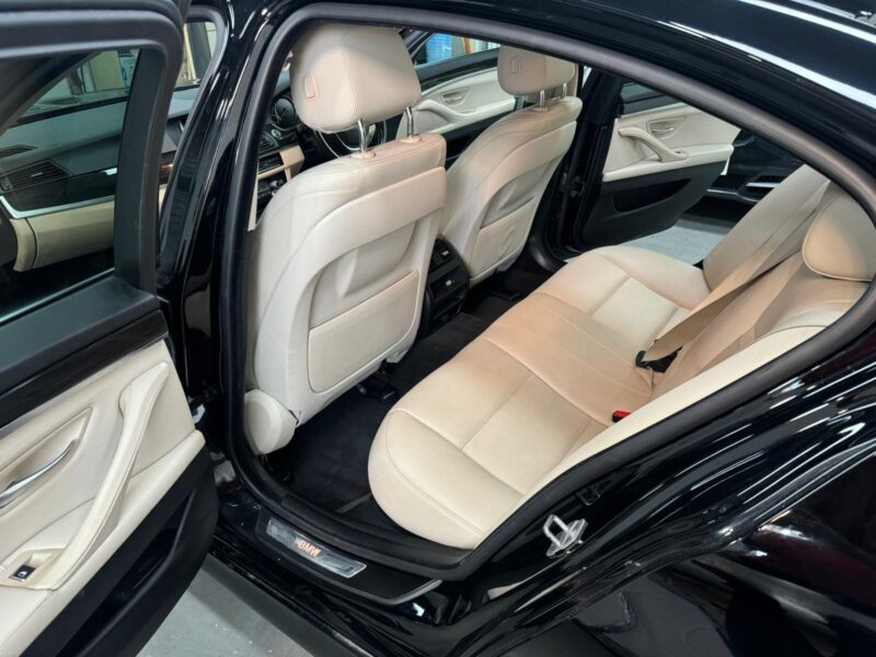 BMW 518 D LUXURY (2014 model)